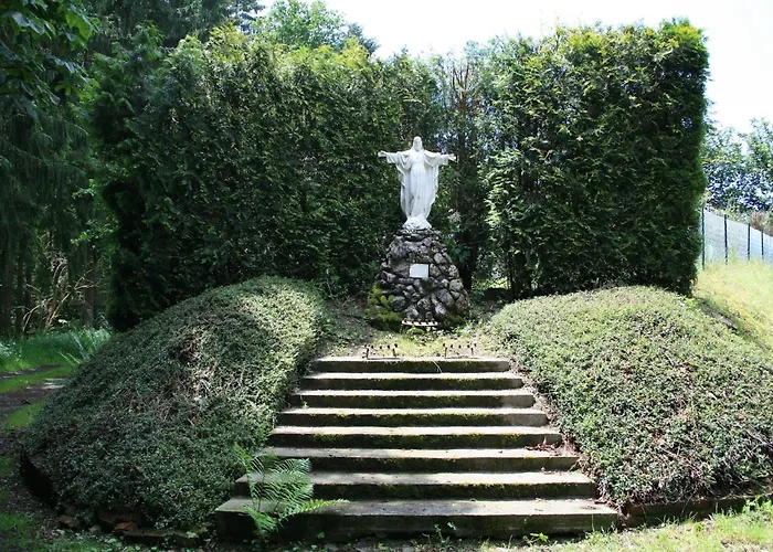 Cozy Forest In Holiday home